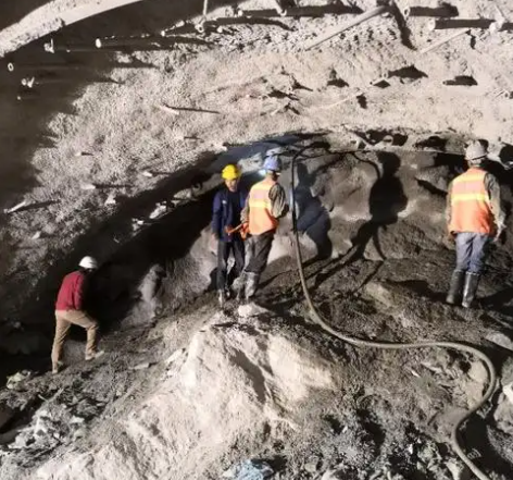 翔安拱顶带模注浆料的施工流程及注意事项